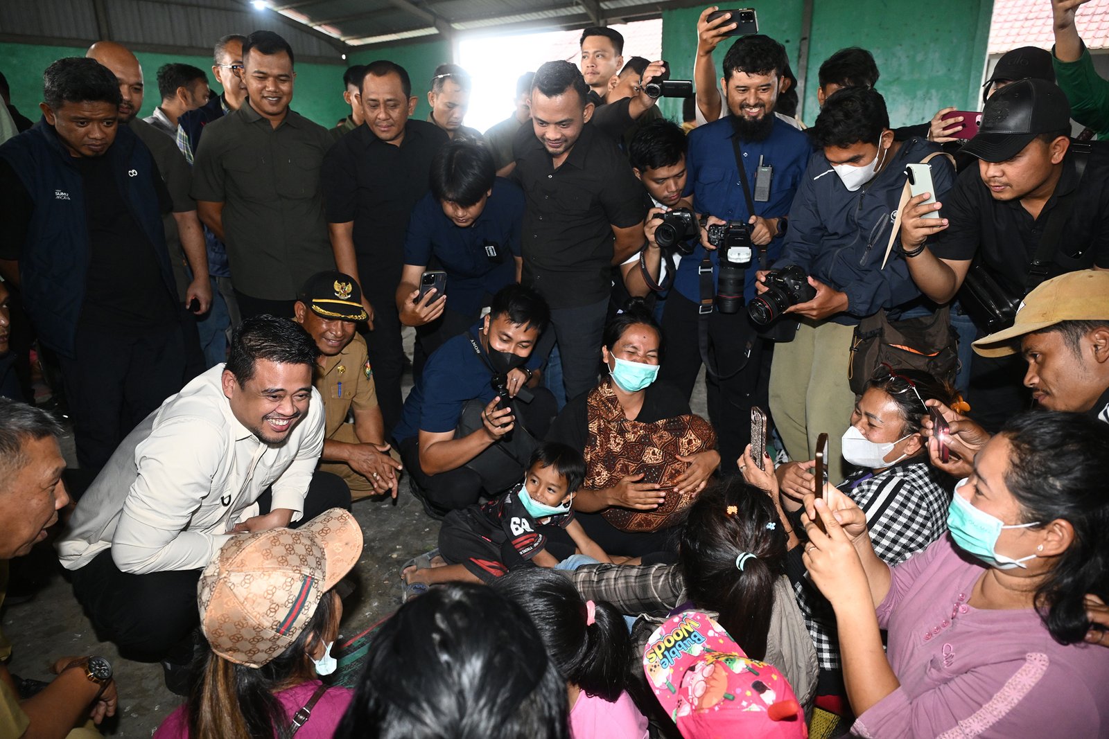 Bobby Pastikan Kebutuhan Pengungsi Sinabung Terpenuhi, Warga Diminta Tak Kembali ke Zona Bahaya