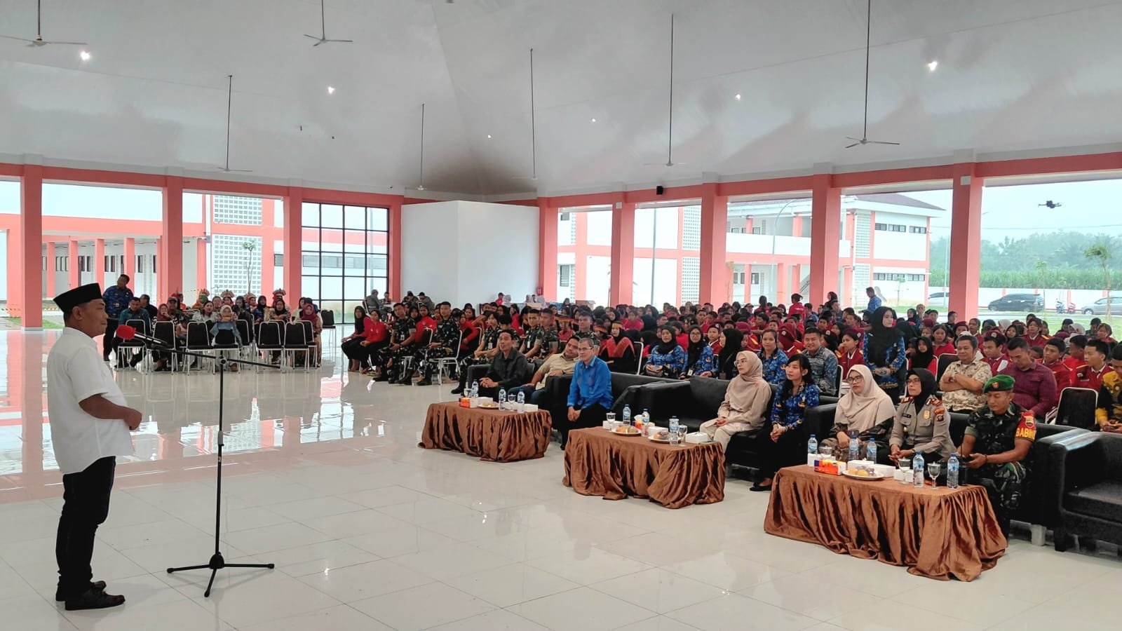 Lom Lom Suwondo Suntikkan Semangat bagi Siswa Sekolah Rakyat: Jangan Biarkan Kemiskinan Mematahkan Mimpi