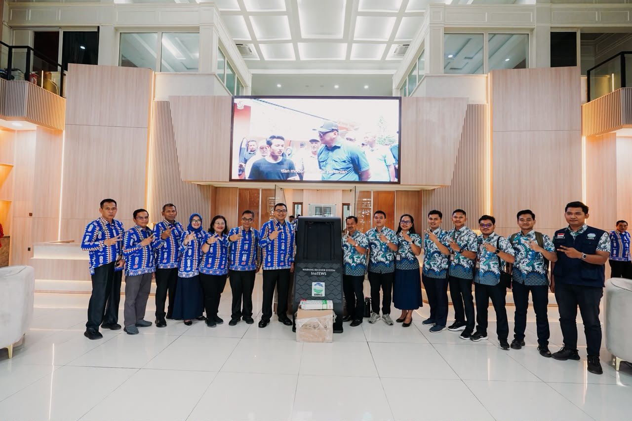 "Deli Serdang Perkuat Sistem Peringatan Dini, BMKG Serahkan Perangkat WRS"